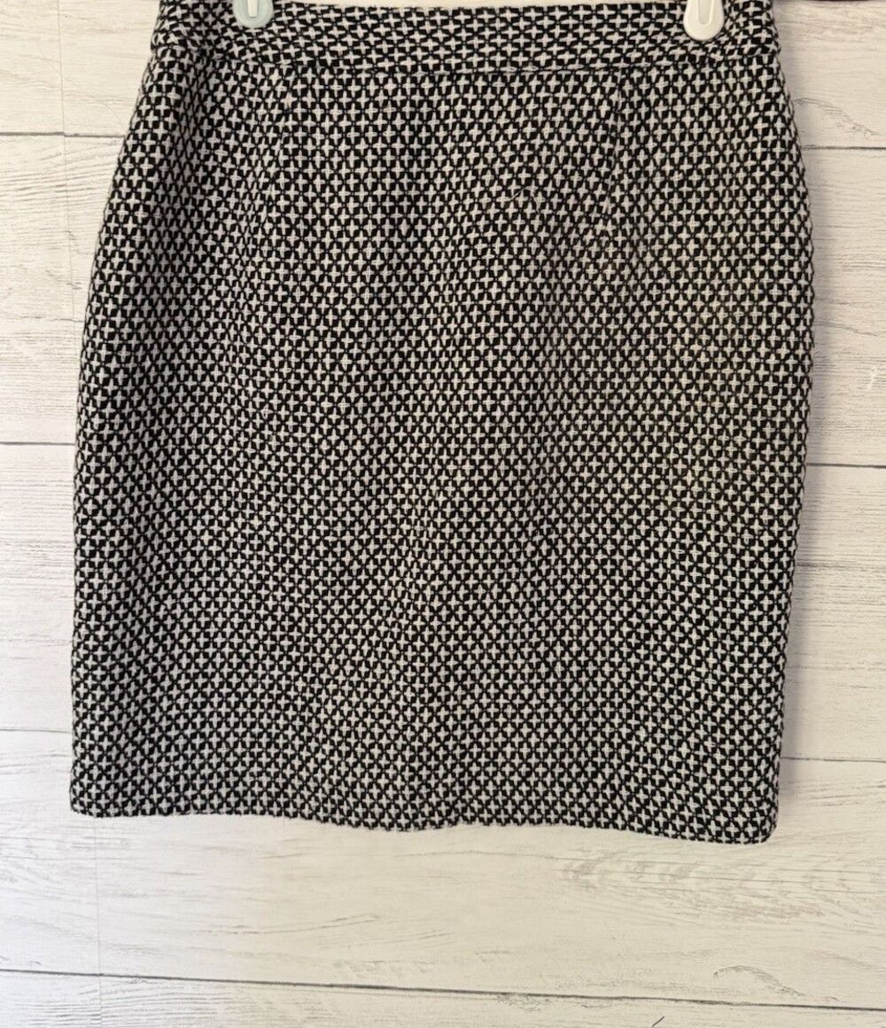 Kuda Skirt Women's M Houndstooth pattern, back zipper with back slit-preppy
